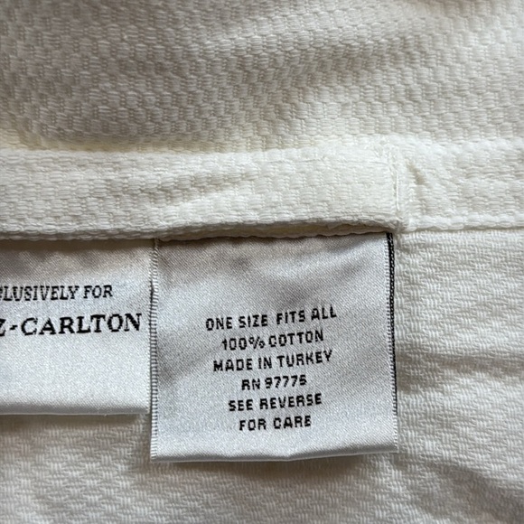 Ritz Carlton Women & Men’s Bathrobe White - Picture 7 of 8